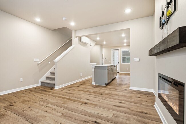 Photo - 1288sf | 2 Bedrooms 2.5 Baths | 2 Car Garage