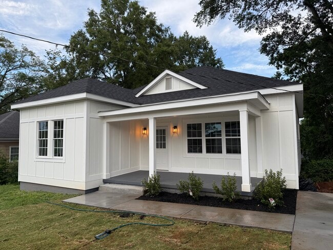 Building Photo - 20 Lyncrest St