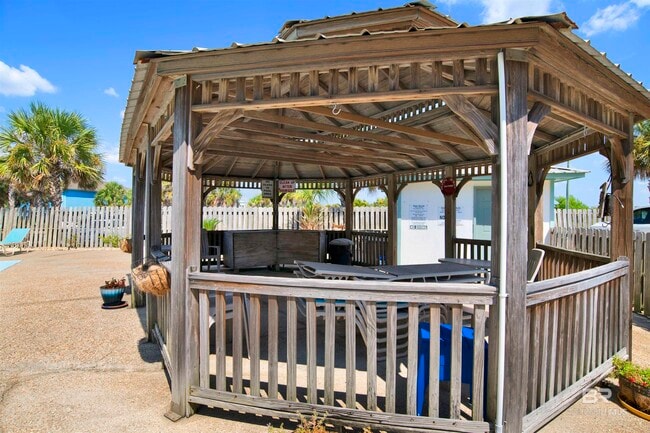 Photo - 554 E Beach Blvd