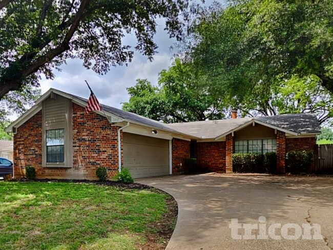 Photo - 2407 Springridge Dr