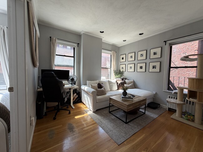 Building Photo - 40 Saint Botolph St Unit 28