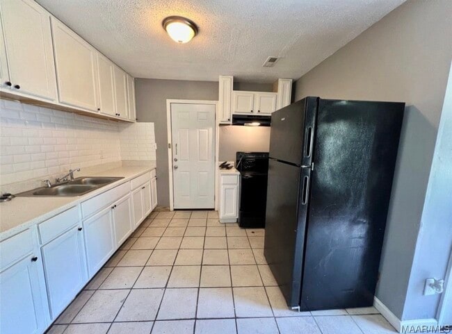 Photo - 429 Edward St