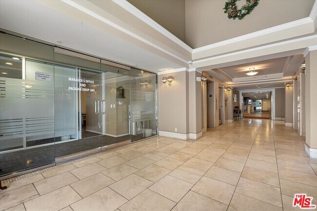 Photo - 620 S Gramercy Pl Unit 327