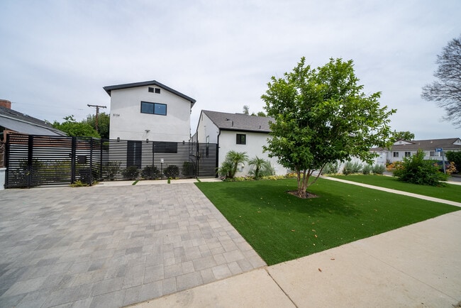 Photo - 8104 Paso Robles Ave