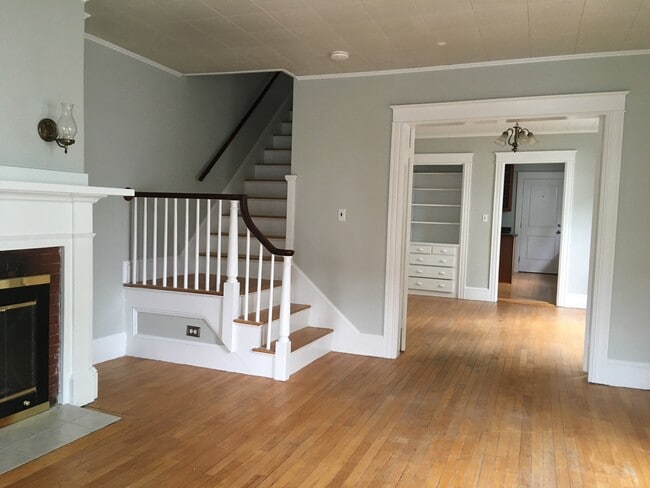 Building Photo - 20 Kenilworth St Unit 3 bedroom