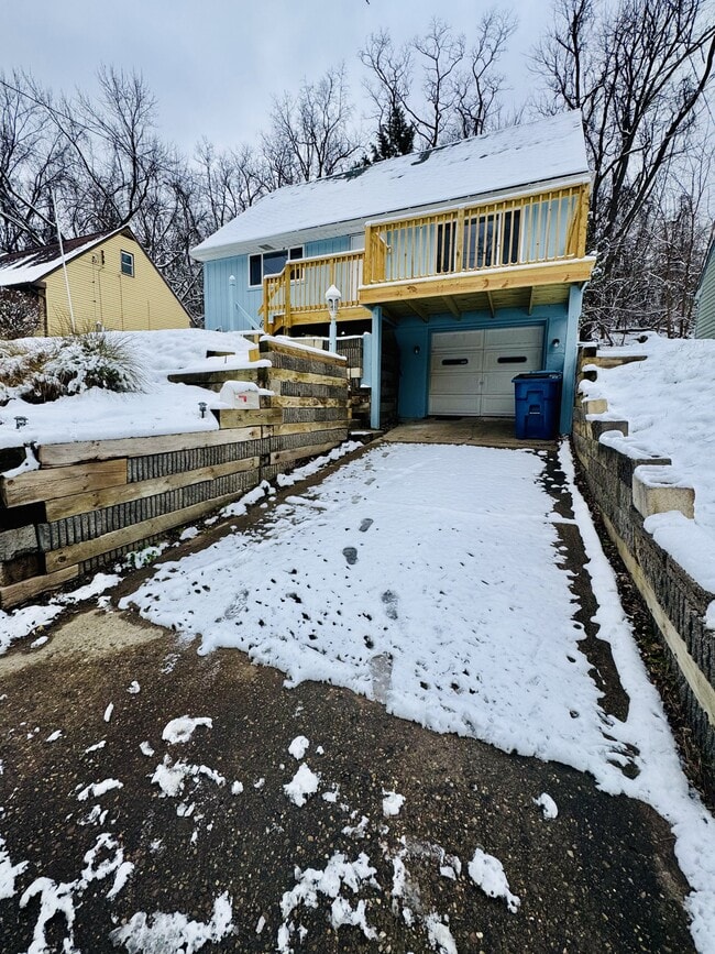 Building Photo - 741 Jefferson Rd