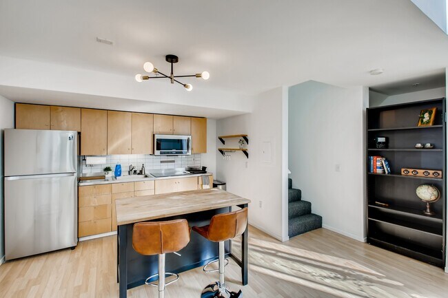 Photo - 1944 State St Unit 10