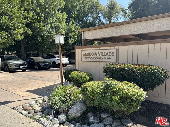 Photo - 22330 Victory Blvd Unidad 203