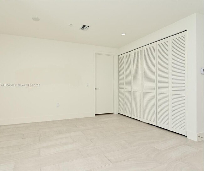 Photo - 2000 Metropica Wy Unit 2206