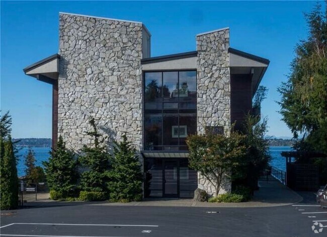 Building Photo - Cozy 1bd Condo in Heart of Downtown Kirkland!