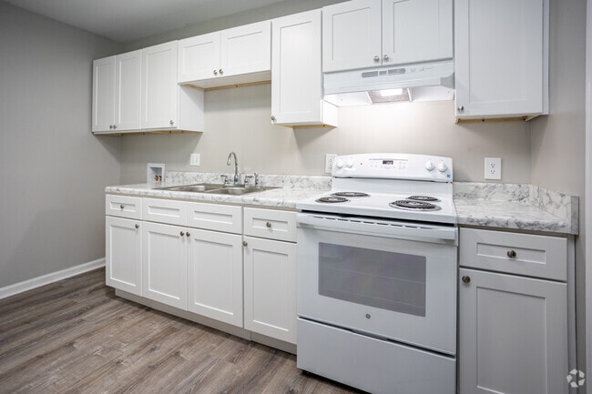 2BR, 1BA - 900SF - Kitchen
