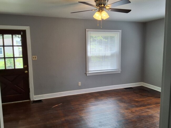 320 Meadow Ln