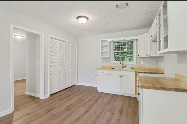 Kitchen/Laundry - 231 Brock Dr Unit In-Law Apartment