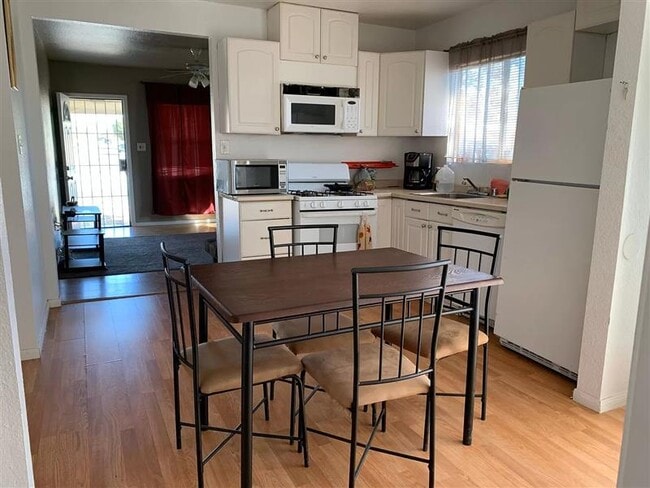 Large 3 bedroom house - Large 3 bedroom house
