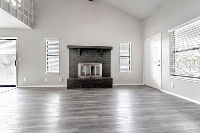 Photo - Newly Renovated Duplex! Rare!