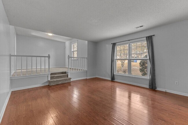 Photo - 6257 Lakehaven Dr