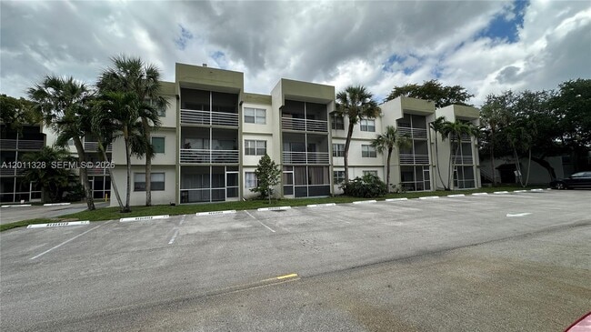 Photo - 4215 N University Dr Unidad 101