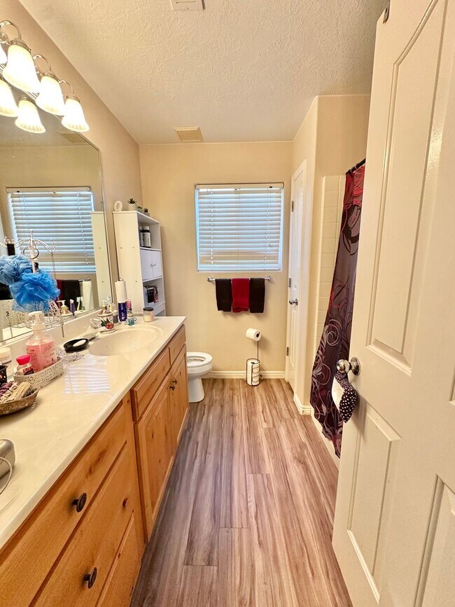 Photo - Charming 3 Bed, 2 Bath Home!