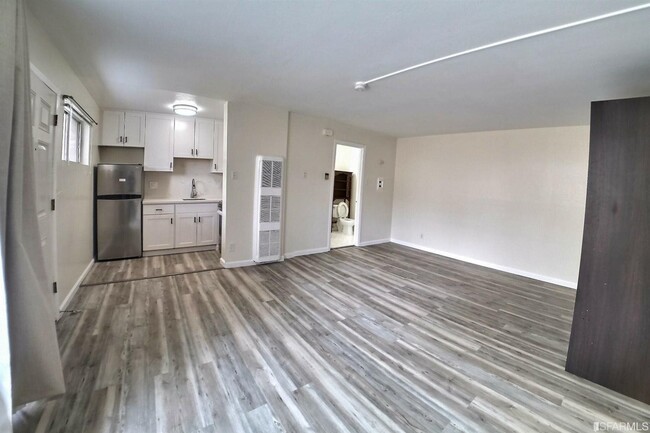 Building Photo - 1907 Greenwich St