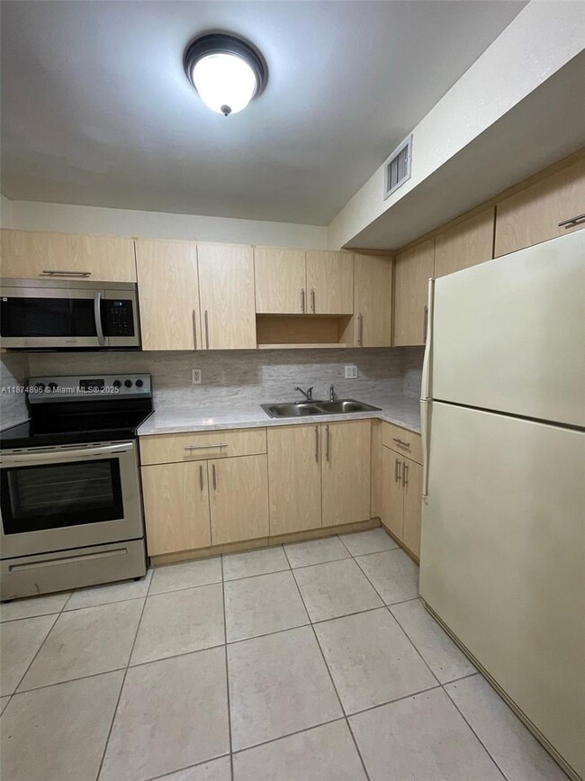 Photo - 4215 N University Dr Unit 304
