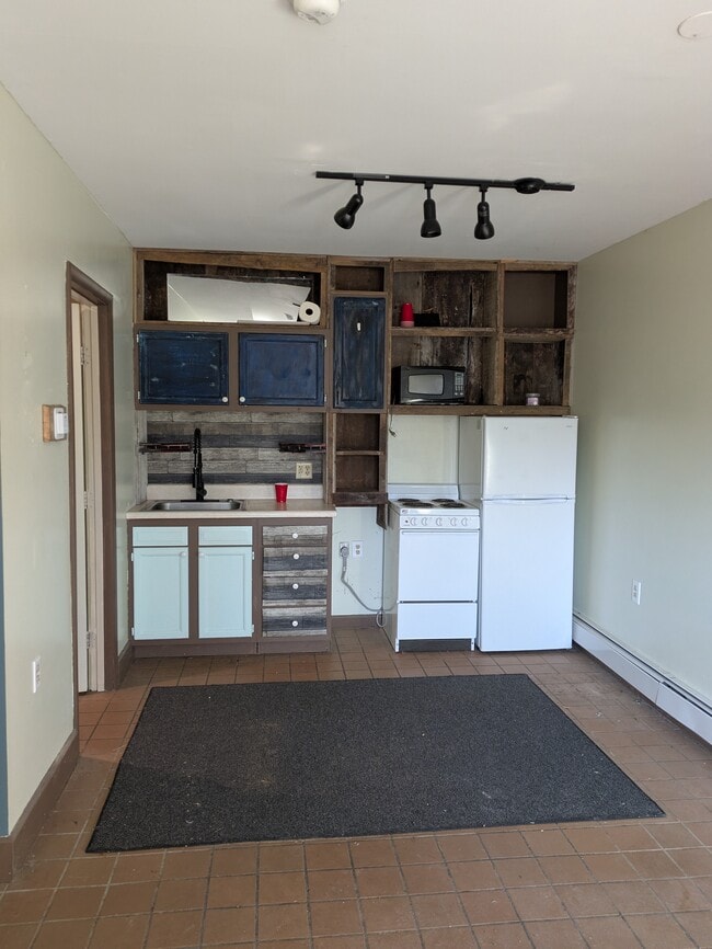 Building Photo - 597 E Enfield Center Rd Unit #C