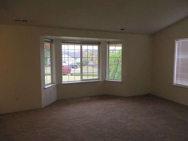 370 Rolling Hills Rd