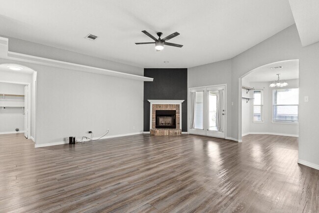 Photo - 4 Bedroom 2 Bath close to Fort Hood