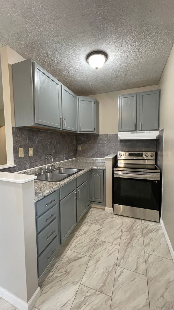 Photo - 111 E Front St Unidad 1