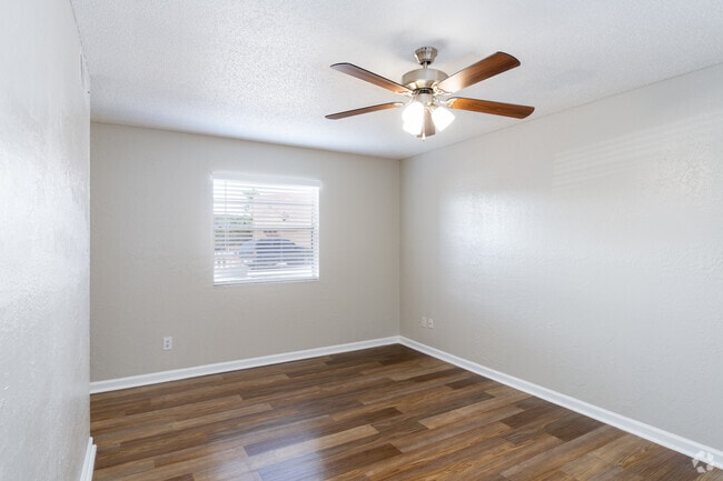 2BR,1BA - 751SF - Living Room - Sedona Peak