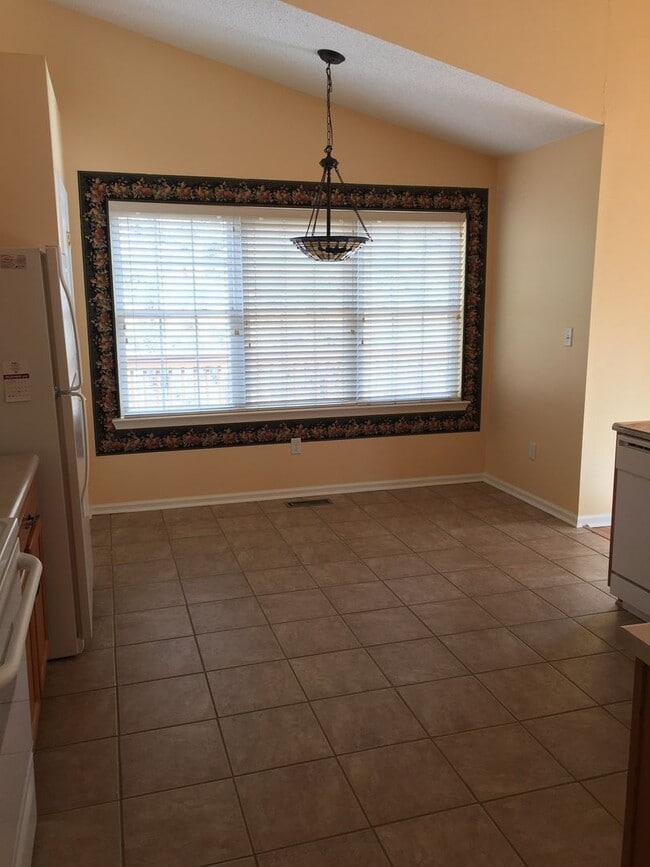 88 E Danbury Ln