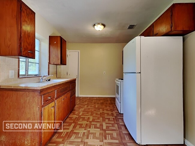 Photo - 1975 Rugby Rd