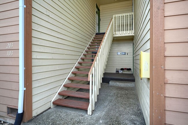 Photo - AVAILABLE NOW! 2BR/2BA Condo – Awesome Location! Glossy Hardwoods, Granite Countertops, W/S/G Inc...