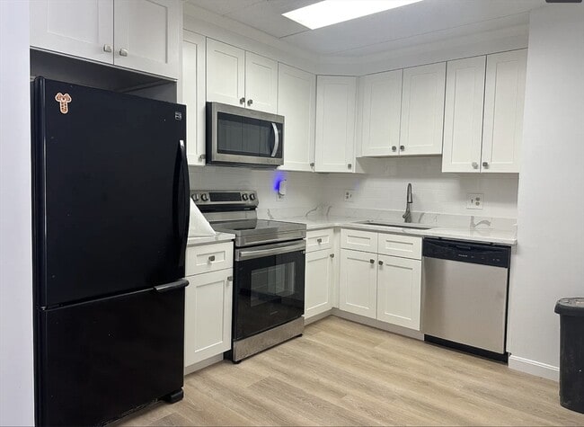 Building Photo - 137 Franklin St Unit 201