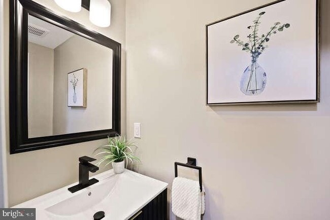 Photo - 1632 Ridge Pl SE