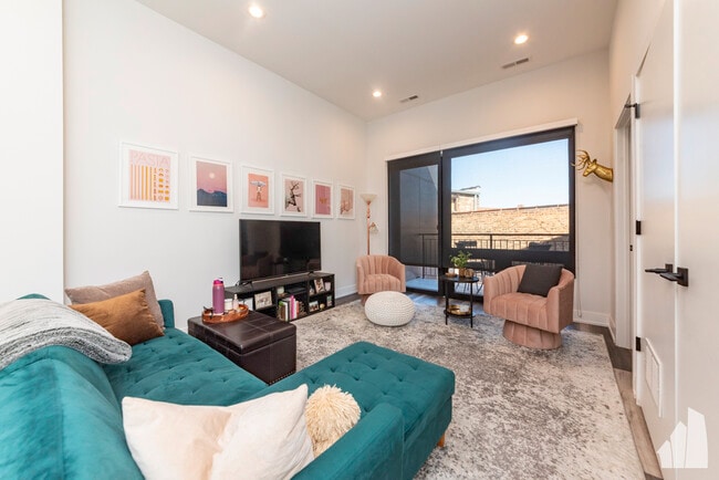 Photo - 2317 N Clark St