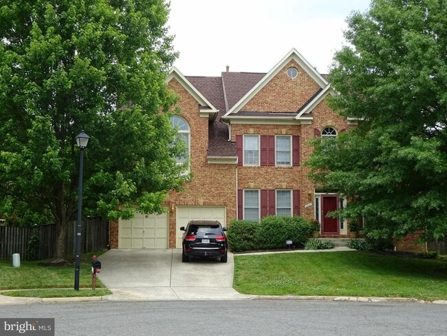 Building Photo - A rare opportunity to experience spacious, sophisticated living in a premier location.