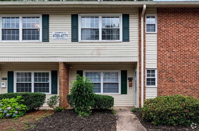 Building Photo - "Charming 2-Bed Condo in Greensboro with S...