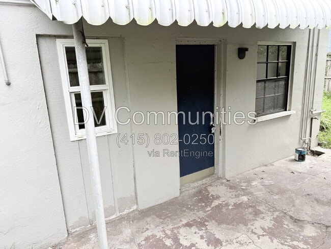Building Photo - 2135 8th Ave N Unit 2
