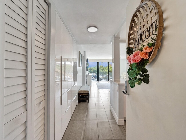 Building Photo - 1101 River Reach Dr Unit 205