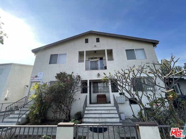 Building Photo - 941 N Kingsley Dr Unit 2 Rental