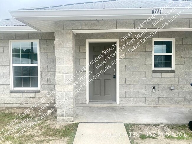 Building Photo - 6744 SE 106th St