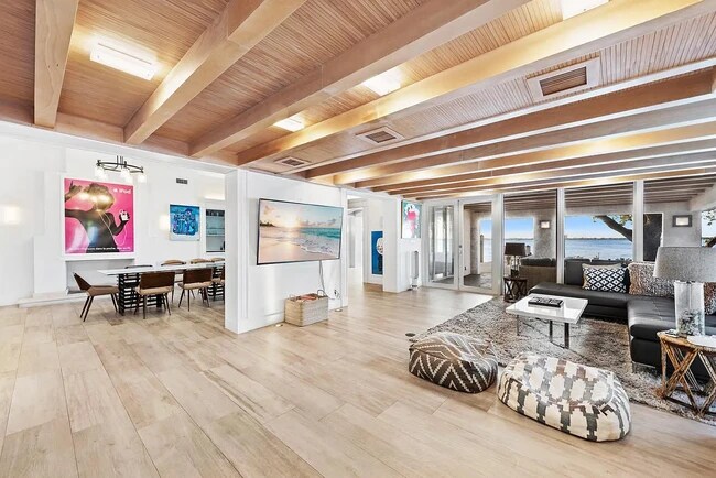 Photo - 444 W Rivo Alto Dr