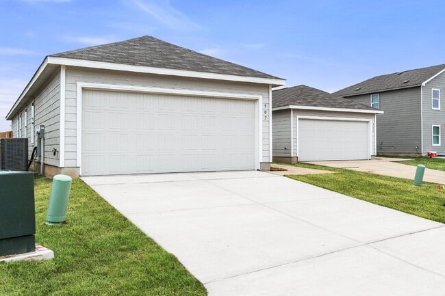 Building Photo - 907 Stricker Path