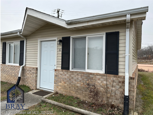 Photo - One-Level Living in a tree lined community Unidad 06