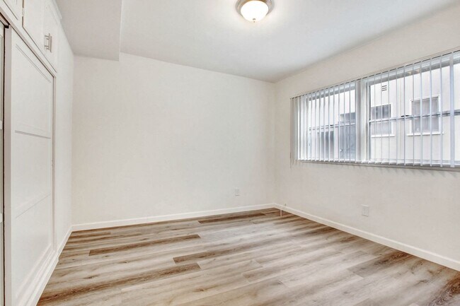 Photo - Oxford Avenue Apartments II