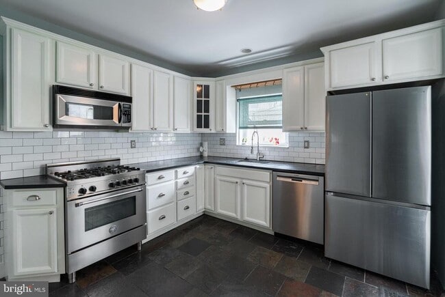 Photo - 2662 Memphis St