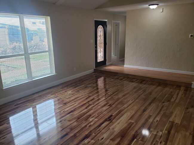 Photo - 2101 Deerfield Dr