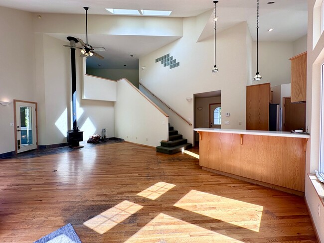 221 Russell Ln