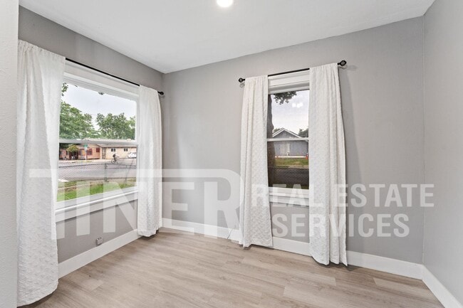 Photo - 348 B St