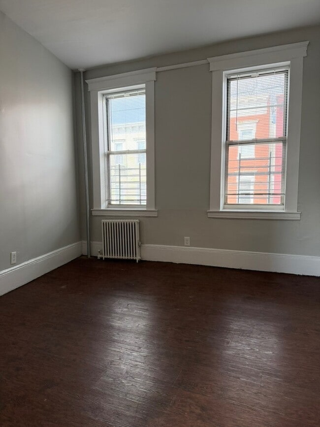 Photo - 13 N Bond St